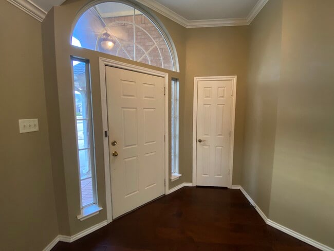 Building Photo - 10612 Stoneside Trl