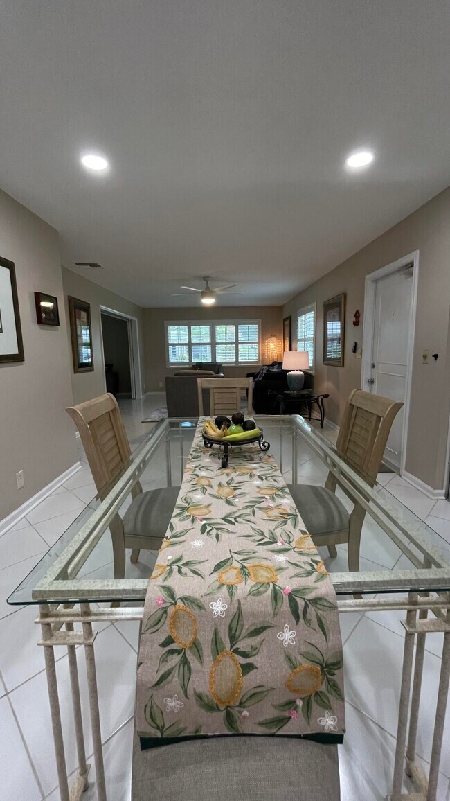 Building Photo - 10140 44th Ct S