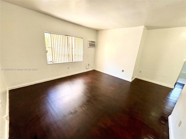 Building Photo - 42 Majorca Ave