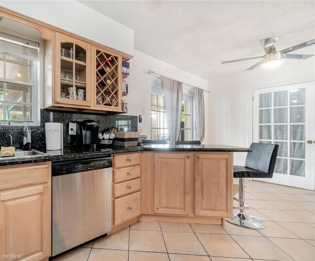 Building Photo - 3 br, 2 bath House - 21000 NE 26th Ave # 0