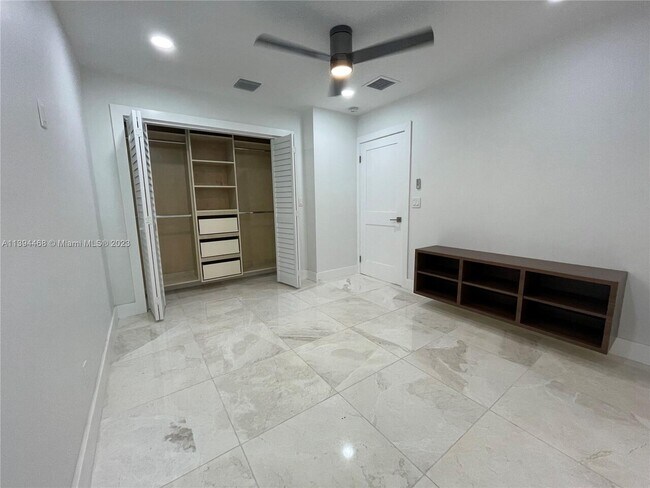 Building Photo - TAFT VILLAS