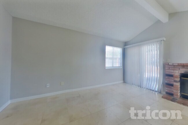 Foto del edificio - 3613 Bellflower Dr