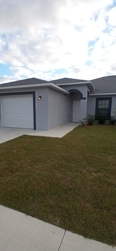 Available now: Newer Construction 3BD / 2B... - 3/2  Duplex with 1 car garage
