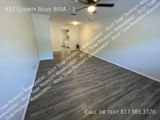 Building Photo - Unit 1 is a 2 Bedroom, 1 Bath in the Quite...