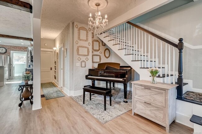 Building Photo - High End Remodel Near RiNo