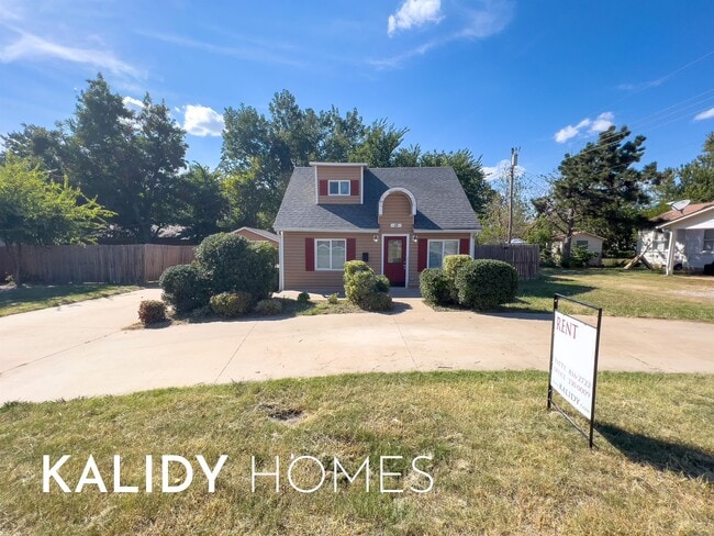 Photo - 15 S Walnut St House