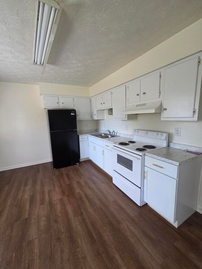 Building Photo - 3777 Red River Dr