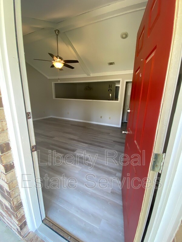 Building Photo - 105 Maid Marian Ct