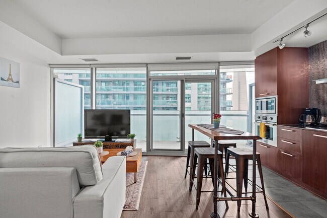 Building Photo - 25 Lower Simcoe St