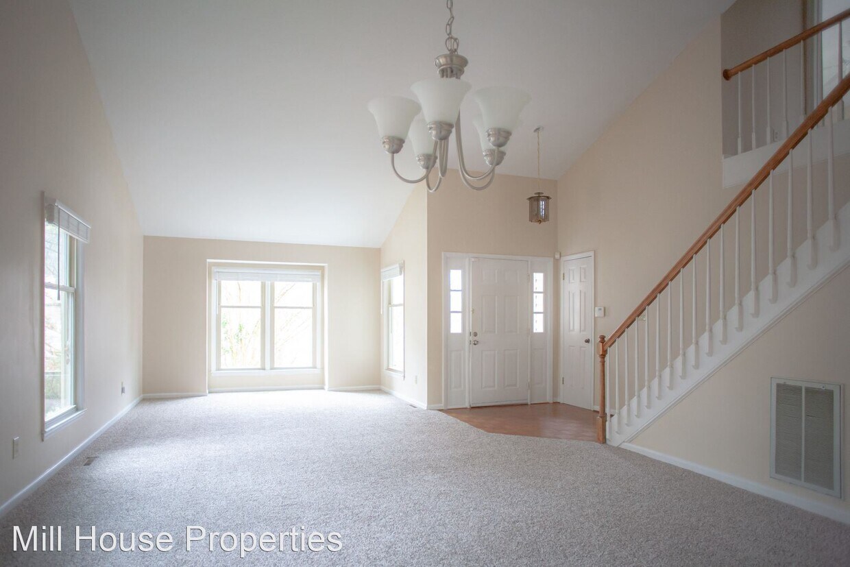 Primary Photo - 3 br, 3 bath House - 11 Lark Circle
