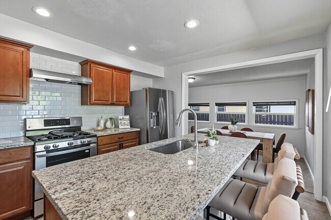 Foto del edificio - 3209 W Plant Dr