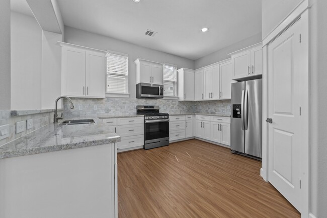 Building Photo - 623 Link Rd