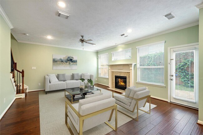 Building Photo - 2626 Couch St