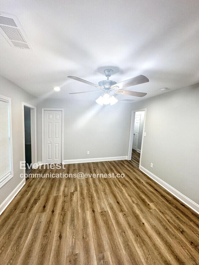Foto del edificio - 2228 Jernigan Dr SE