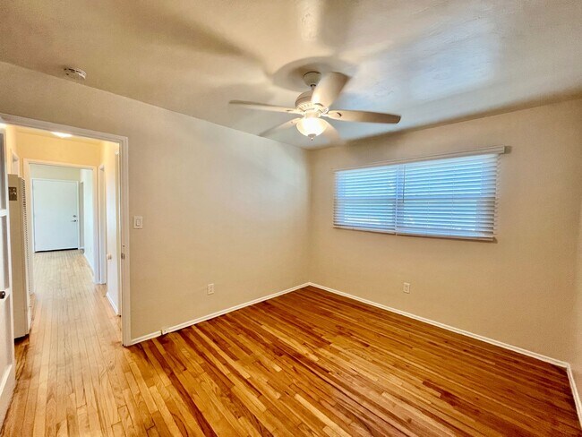 Foto del edificio - 2447 Boundary St