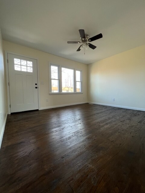 Sala de estar - 163 Duke Rd