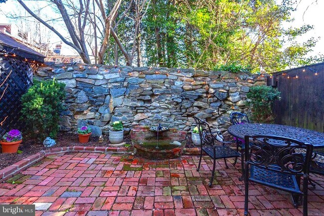 Foto del edificio - 1237 29th St NW