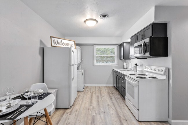 Building Photo - 826 W Browning St