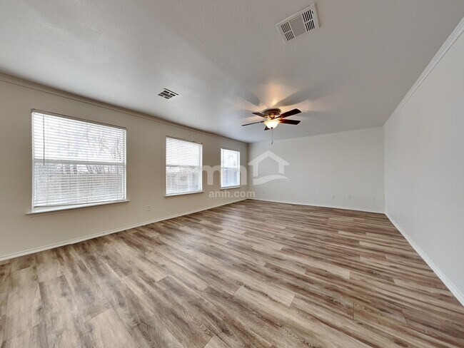 Building Photo - 312 Pepperwood Trl