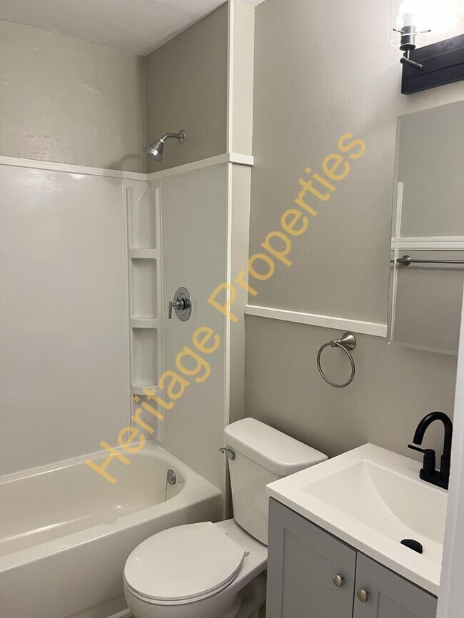 Foto del edificio - Freshly Updated Southampton 1 Bedroom