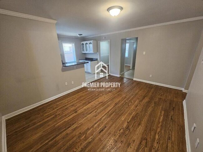 Building Photo - 1830 Myrna Ln