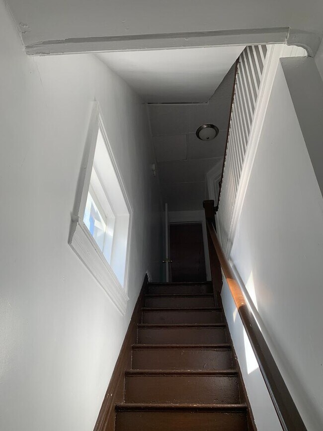 Building Photo - Coming Soon! 2nd Floor 1 Bedroom York City