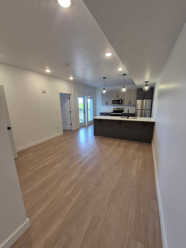Building Photo - Promontory Place