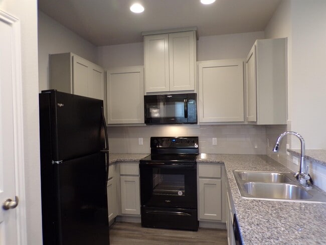 Building Photo - 111 Peruna Dr