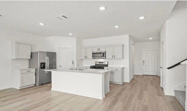 Building Photo - 16779 Country W Dr