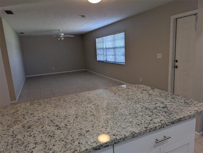 Foto del edificio - 3705 SE 9th Pl