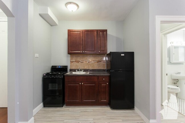 Building Photo - 6930 N Greenview-601