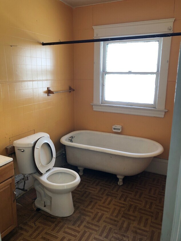 Building Photo - E. 82nd 1333