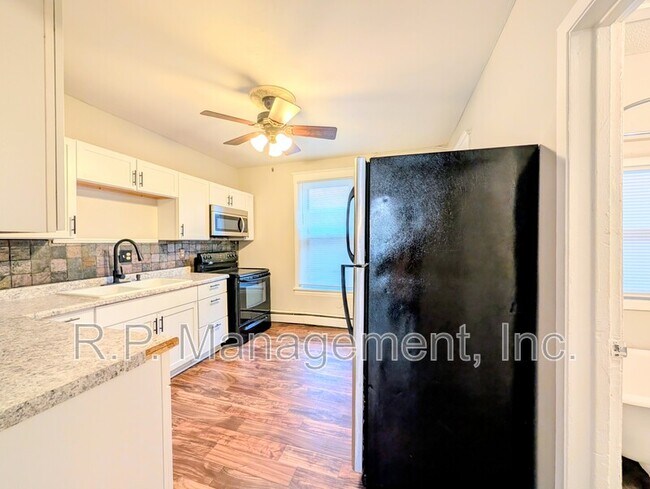 Building Photo - 61 Delos St W