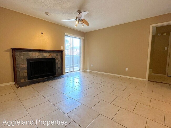 Building Photo - 1 br, 1 bath House - 1901 Holleman Drive W...