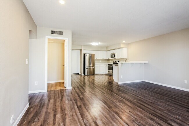 Building Photo - 6772 W Morrow Dr