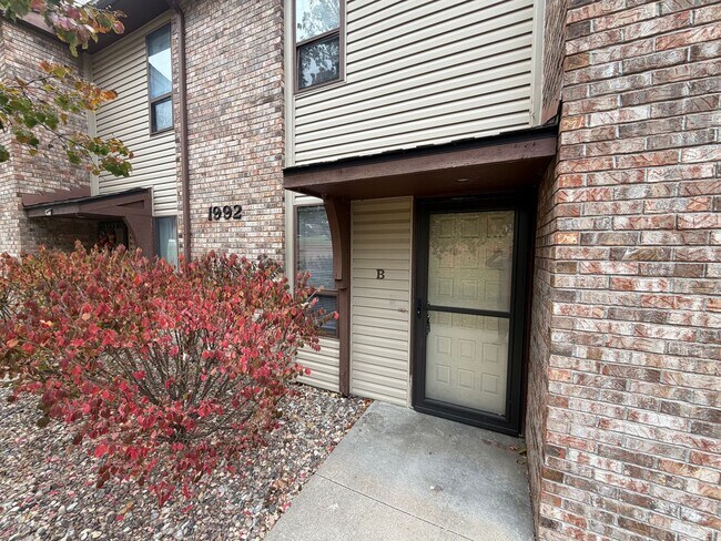 Foto del edificio - Lakefront 2 bed 2.5 bath townhouse!