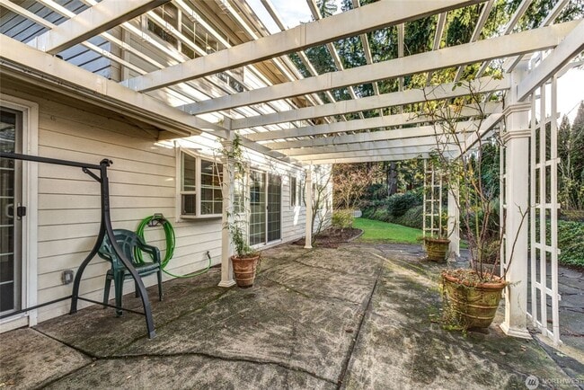 Building Photo - 12201 SE 65th Pl