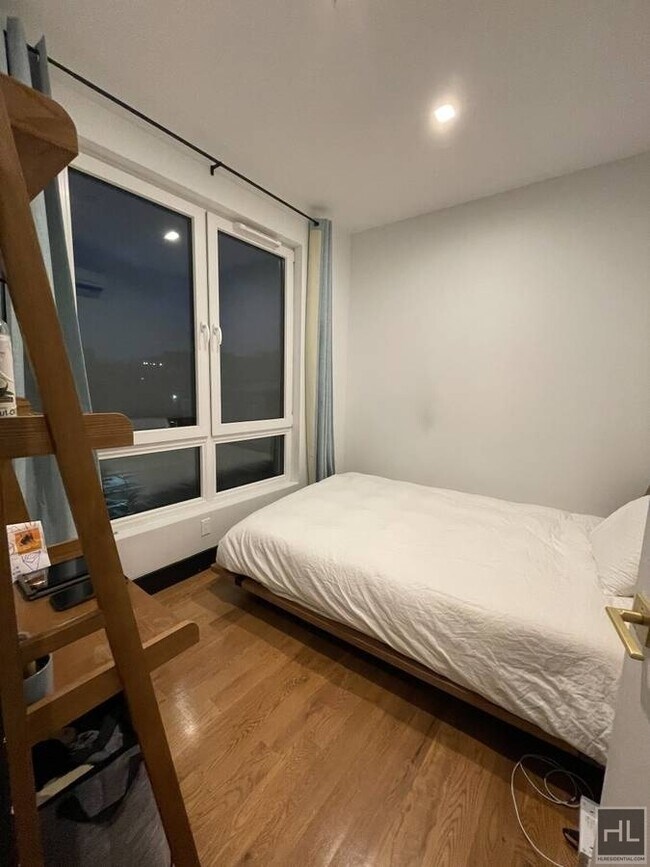 Building Photo - 290 Union Ave