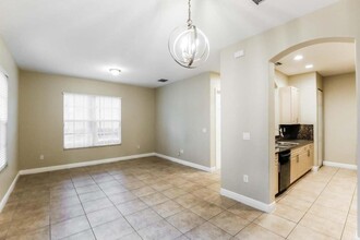 Building Photo - 6990 Julia Gardens Dr