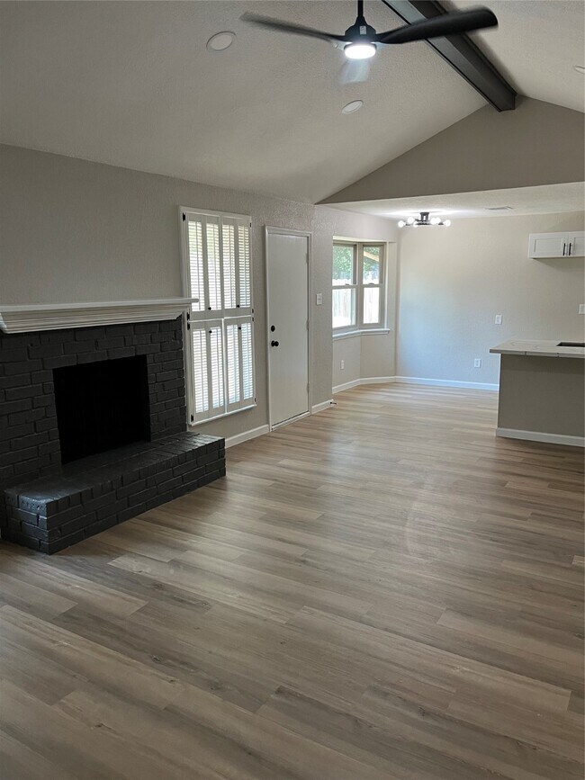 Foto del edificio - 2115 Blindlake Dr