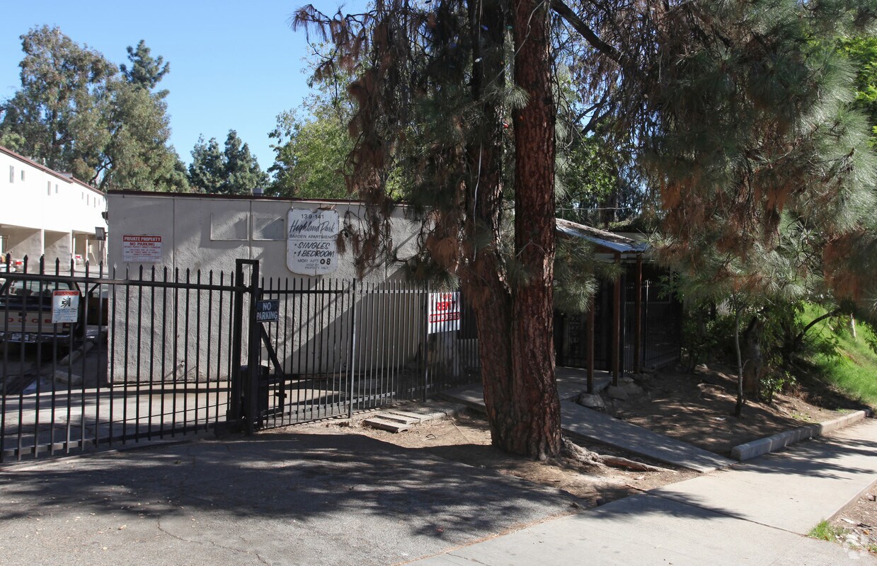 Foto del edificio - 139-141 Avenue 55