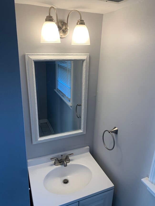 Building Photo - 509 Central Ave