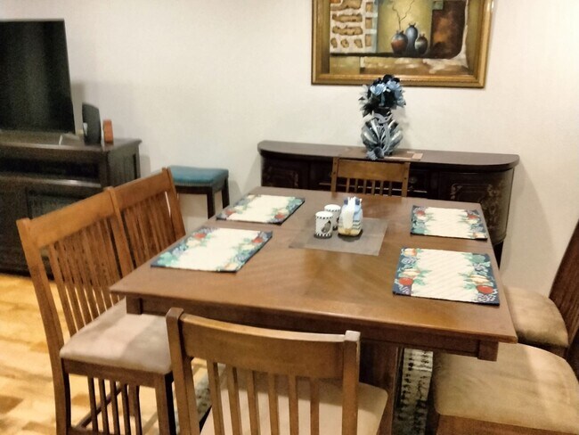 Building Photo - 3 Bedroom Townhome with Community Pool/ Tennis Courts