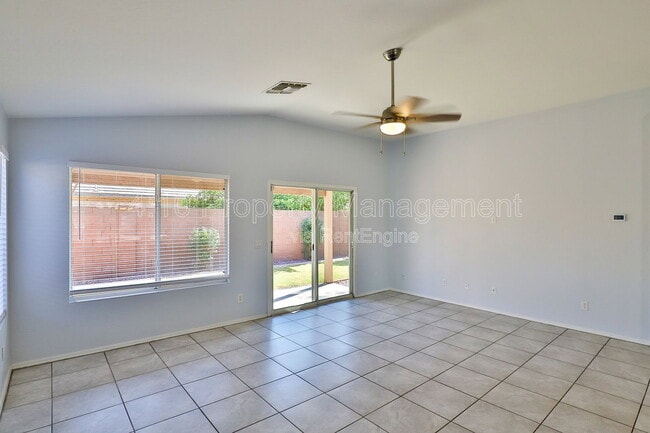 Foto del edificio - 15606 N 33rd Pl