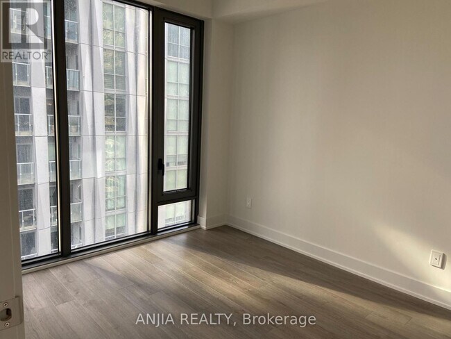 Building Photo - 8 Cumberland St