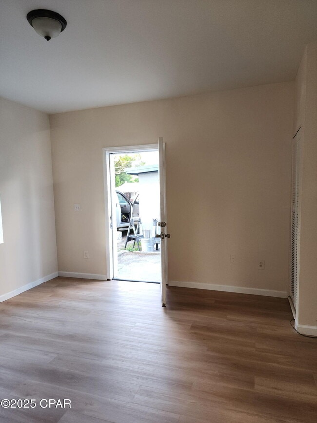 Building Photo - 705 Satsuma Ave