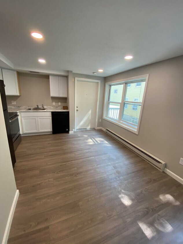 Kitchen and dining - 1341 Main St