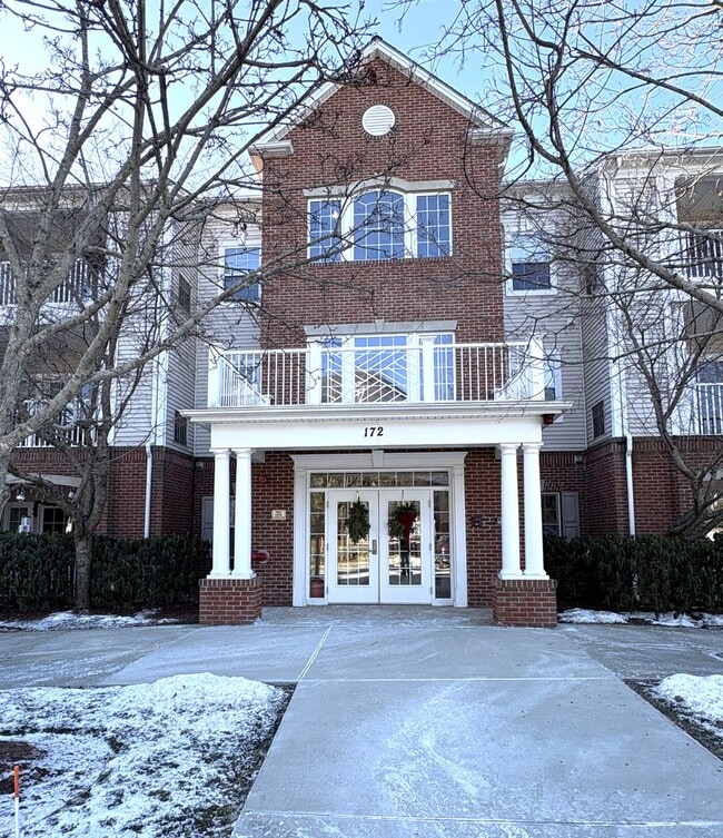 Spacious and Stylish 2 bedroom, 2 bath condo is desirable Coachman's Ridge complex - Spacious and Stylish 2 bedroom, 2 bath condo is desirable Coachman's Ridge complex