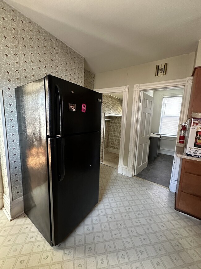 Foto del edificio - Superb 3 Bed 2 Bath close to UWEC! Availab...