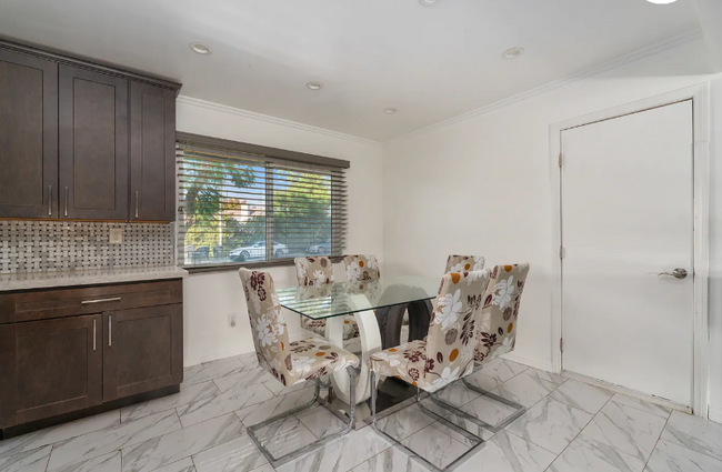 Foto del edificio - 30884 Sherman Rd